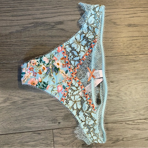 Victoria's Secret Multicolor Lace Bra - Picture 9 of 11